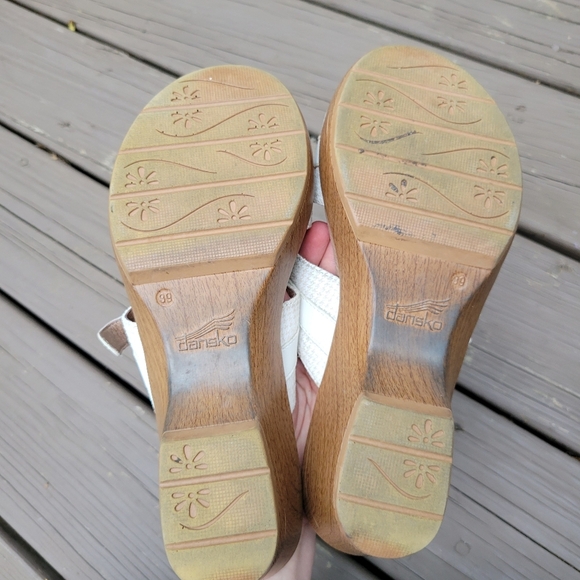 Dansko Jessie White Leather Cream Houndstooth 2 Strap Buckle Heeled Sandals 39 - Picture 7 of 9